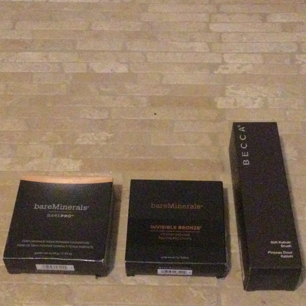 Robbin’s Bundle Bare Minerals Makeup lot